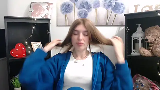 JuiceLips   online show from 7, 10, 2025