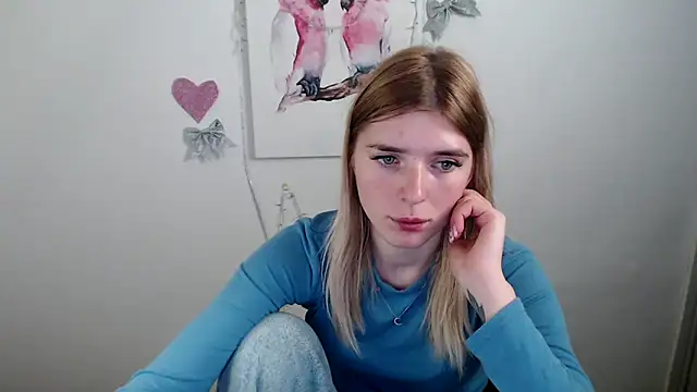 JuiceLips   online show from 3, 12, 2025