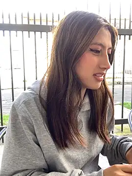 KloePink  online show from 3, 12, 2025