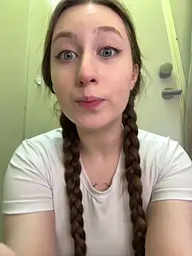 FroggyAnna online show from 6, 4, 2026