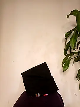 Liahdiaz  online show from 18, 12, 2025