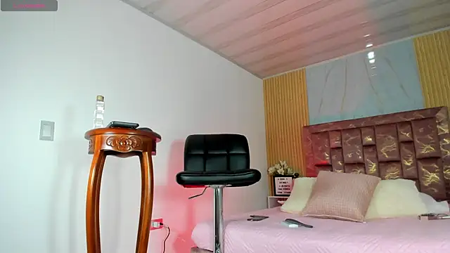 Snapshot of Isabella_Haddad chatting on 31, 10, 2025 Isabella Haddad online show from 31, 10, 2025