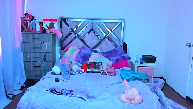 Snapshot of Luna_Analya chatting on 18, 12, 2025 Luna Analya online show from 18, 12, 2025