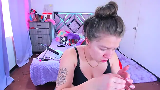 Snapshot of Luna_Analya chatting on 22, 12, 2025 Luna Analya online show from 22, 12, 2025