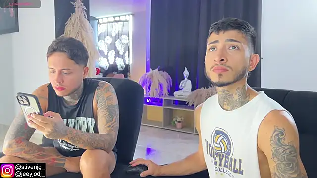 Snapshot of tattoguys_cums chatting on 5, 11, 2025 tattoguys cums online show from 5, 11, 2025