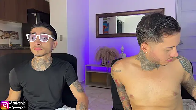 Snapshot of tattoguys_cums chatting on 2, 12, 2025 tattoguys cums online show from 2, 12, 2025