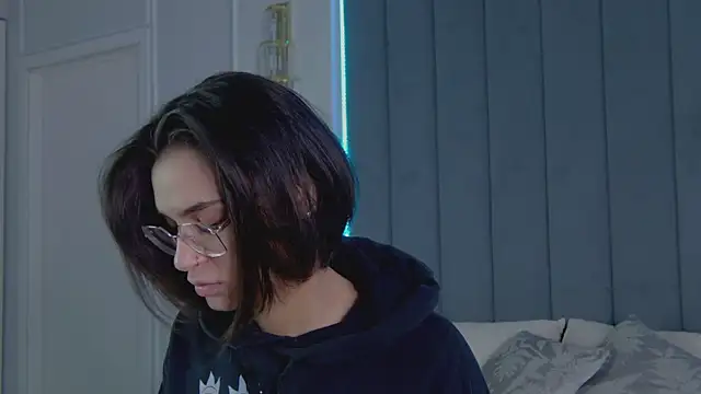 VioletAsh online show from 9, 4, 2026