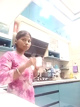 Snapshot of Sneha16 chatting on 8, 10, 2025 Sneha16 online show from 8, 10, 2025