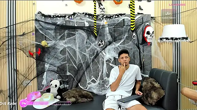 Snapshot of DustinandJordan chatting on 19, 10, 2025 DustinandJordan online show from 19, 10, 2025