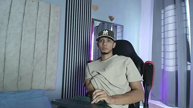 Snapshot of DustinandJordan chatting on 22, 11, 2025 DustinandJordan online show from 22, 11, 2025