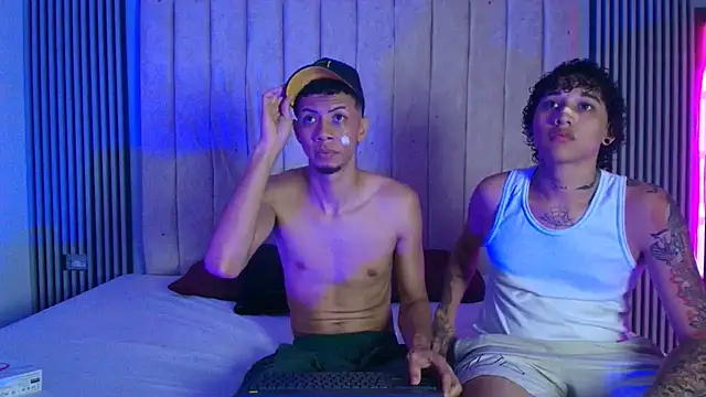 Snapshot of DustinandJordan chatting on 25, 11, 2025 DustinandJordan online show from 25, 11, 2025