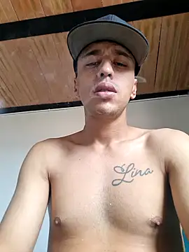 Snapshot of Santi2323xxX chatting on 17, 7, 2026 Santi2323xxX online show from 17, 7, 2026