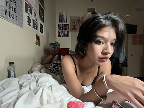 Snapshot of petitelatinateen chatting on 3, 4, 2026 petitelatinateen online show from 3, 4, 2026