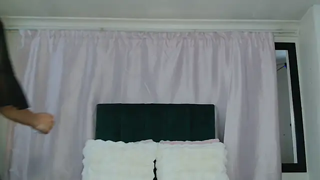 Snapshot of -cleowilliams- chatting on 12, 9, 2025 -cleowilliams- online show from 12, 9, 2025
