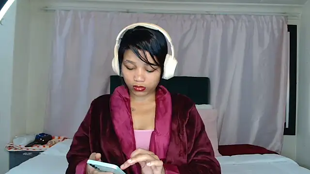Snapshot of -cleowilliams- chatting on 8, 10, 2025 -cleowilliams- online show from 8, 10, 2025