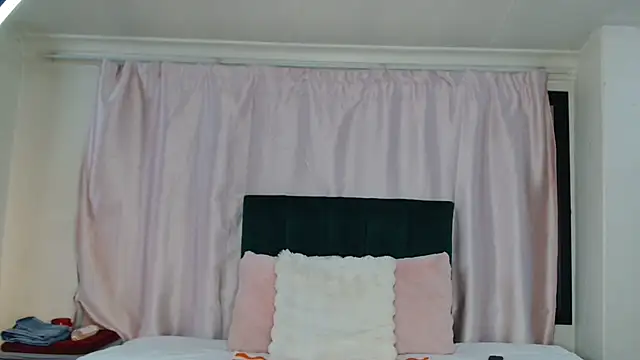 Snapshot of -cleowilliams- chatting on 11, 10, 2025 -cleowilliams- online show from 11, 10, 2025