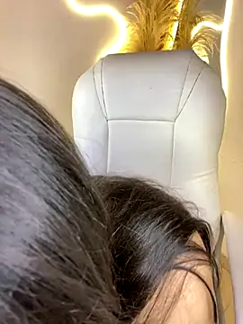 Zoe Serrat online show from 25, 11, 2025