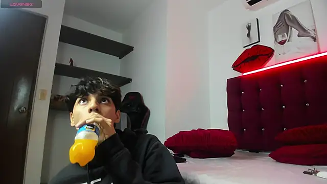 Snapshot of lightboy0 chatting on 11, 10, 2025 lightboy0 online show from 11, 10, 2025