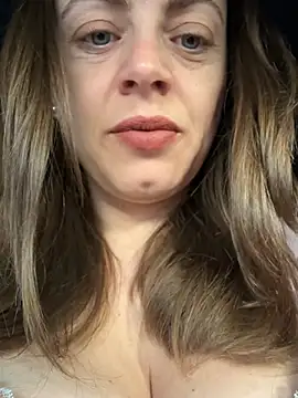 ladywithbigass online show from 18, 4, 2026