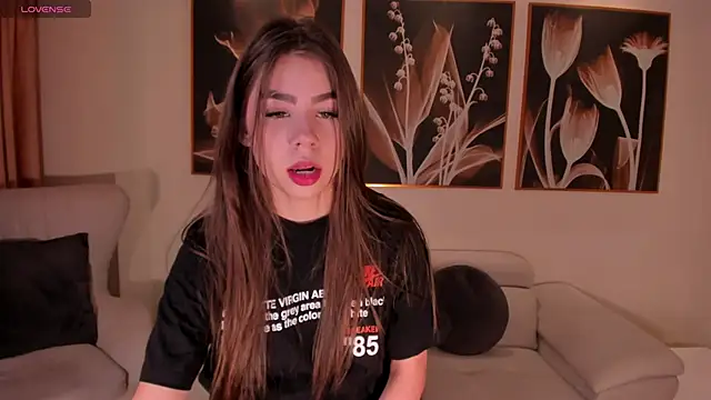 Snapshot of TiffannySins chatting on 9, 11, 2025 TiffannySins online show from 9, 11, 2025