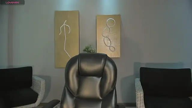 Snapshot of TiffannySins chatting on 14, 11, 2025 TiffannySins online show from 14, 11, 2025