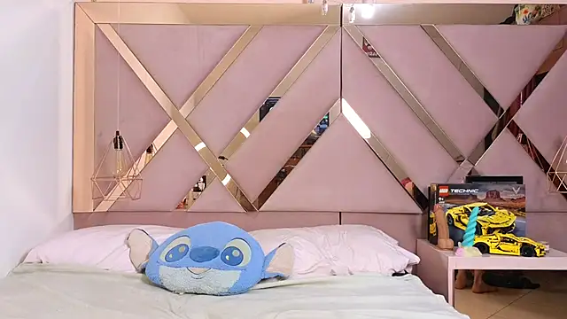 Sophia moo  online show from 24, 10, 2025