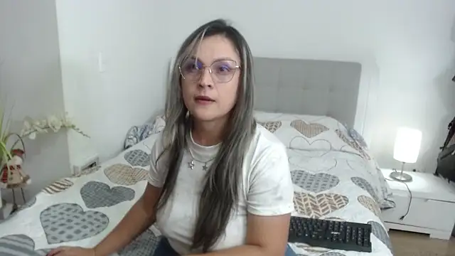 Snapshot of sophie_lopez1 chatting on 29, 11, 2025 sophie lopez1 online show from 29, 11, 2025