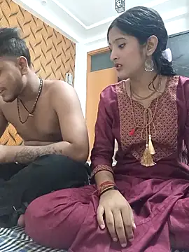 Snapshot of romantic_couple1 chatting on 15, 10, 2025 romantic couple1 online show from 15, 10, 2025
