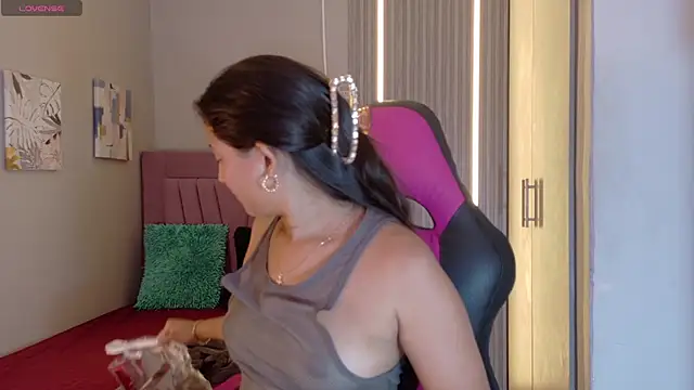 Laly Cherry  online show from 5, 11, 2025