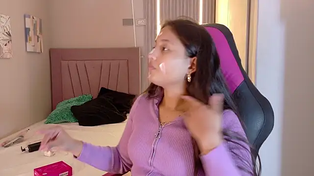 Laly Cherry  online show from 26, 11, 2025