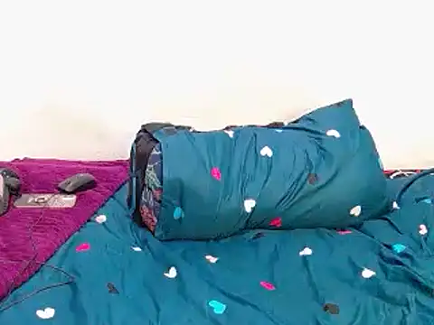 SlenderCaramelBabexx online show from 21, 9, 2025