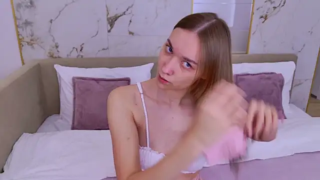 AmadaReine online show from 30, 9, 2025