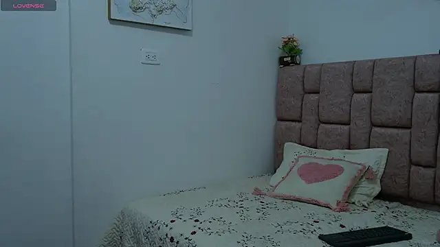 Kitty Rose   online show from 1, 10, 2025