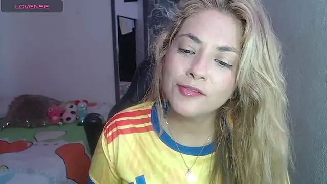 Snapshot of karamirror_ chatting on 4, 7, 2026 karamirror online show from 4, 7, 2026
