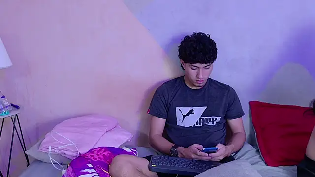 Snapshot of Laura_and_Kevin chatting on 10, 9, 2025 Laura and Kevin online show from 10, 9, 2025