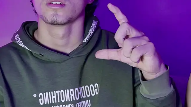 Snapshot of Laura_and_Kevin chatting on 19, 9, 2025 Laura and Kevin online show from 19, 9, 2025