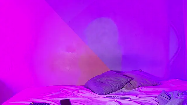 Snapshot of Laura_and_Kevin chatting on 2, 10, 2025 Laura and Kevin online show from 2, 10, 2025