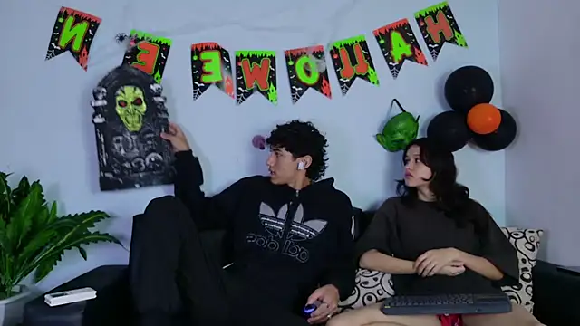 Snapshot of Laura_and_Kevin chatting on 7, 10, 2025 Laura and Kevin online show from 7, 10, 2025