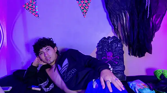 Snapshot of Laura_and_Kevin chatting on 10, 10, 2025 Laura and Kevin online show from 10, 10, 2025