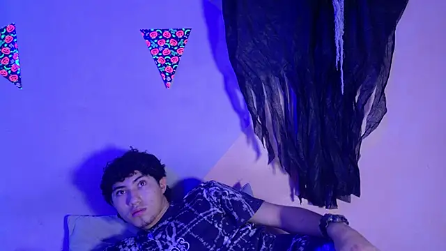 Snapshot of Laura_and_Kevin chatting on 11, 10, 2025 Laura and Kevin online show from 11, 10, 2025