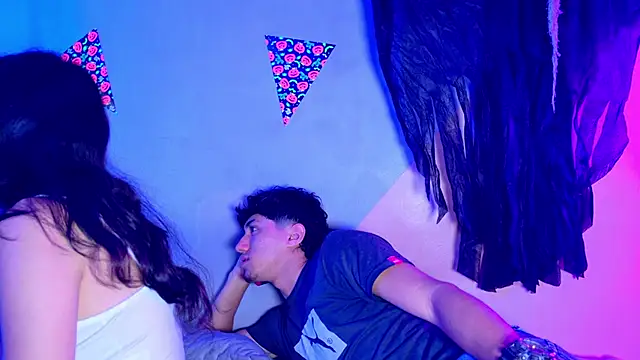 Snapshot of Laura_and_Kevin chatting on 23, 10, 2025 Laura and Kevin online show from 23, 10, 2025