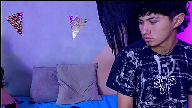 Snapshot of Laura_and_Kevin chatting on 4, 11, 2025 Laura and Kevin online show from 4, 11, 2025