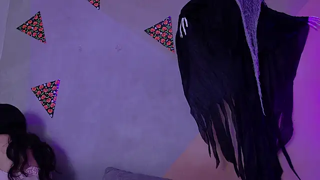 Snapshot of Laura_and_Kevin chatting on 7, 11, 2025 Laura and Kevin online show from 7, 11, 2025