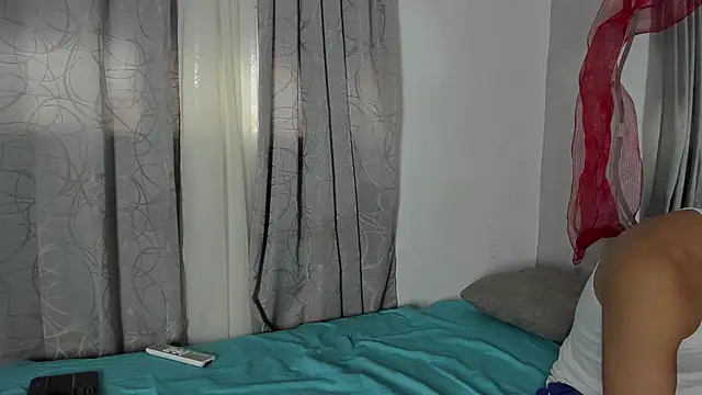 Snapshot of Laura_and_Kevin chatting on 4, 12, 2025 Laura and Kevin online show from 4, 12, 2025