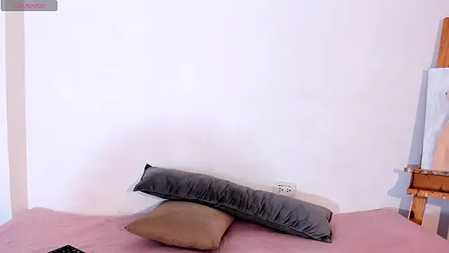 Snapshot of Lia_Rousse0 chatting on 8, 10, 2025 Lia Rousse0 online show from 8, 10, 2025