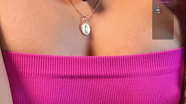 Snapshot of amy_greene chatting on 12, 9, 2025 amy greene online show from 12, 9, 2025