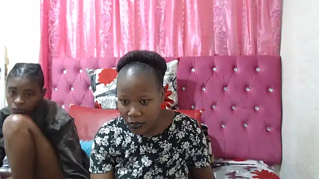 Snapshot of CuteDarkChoc chatting on 4, 11, 2025 CuteDarkChoc online show from 4, 11, 2025