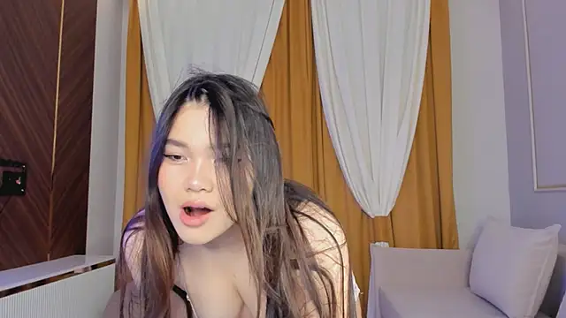 Snapshot of yummmymommy chatting on 2, 10, 2025 yummmymommy online show from 2, 10, 2025
