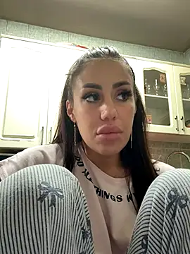 Snapshot of CataleyaSyrene chatting on 13, 10, 2025 CataleyaSyrene online show from 13, 10, 2025