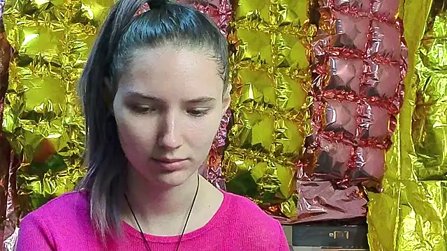  kikiclark   online show from 13, 4, 2026